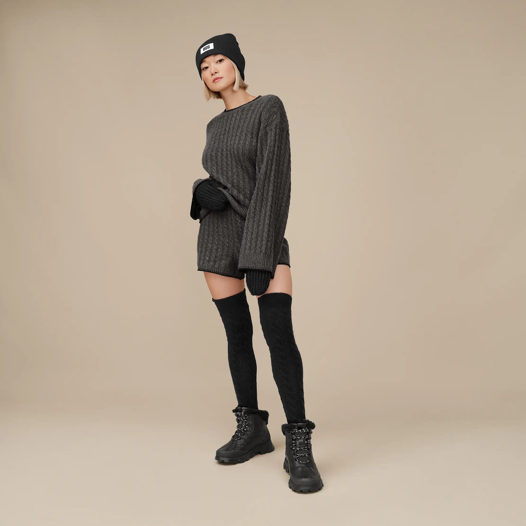 UGG Chunky Rib Handschuhe – Rippstrick-Handschuh in Camel mit Micro-Fur-Futte