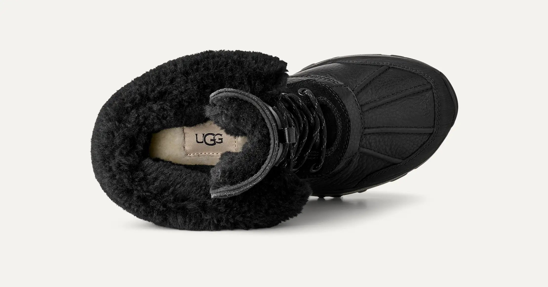 Nahaufnahme des UGGplush™-Futters im UGG® Adirondack Boot XXV