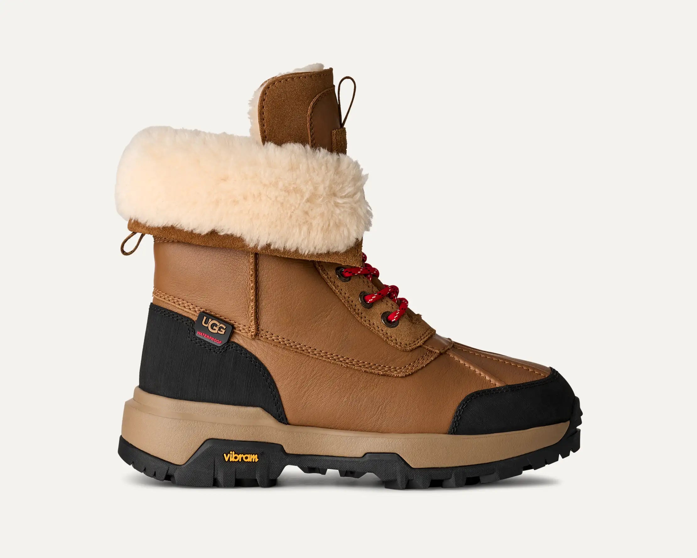 Neuer UGG® Adirondack Boot XXV in Chestnut– wasserdichter Winterstiefel in Chestnut mit Lammfellkragen