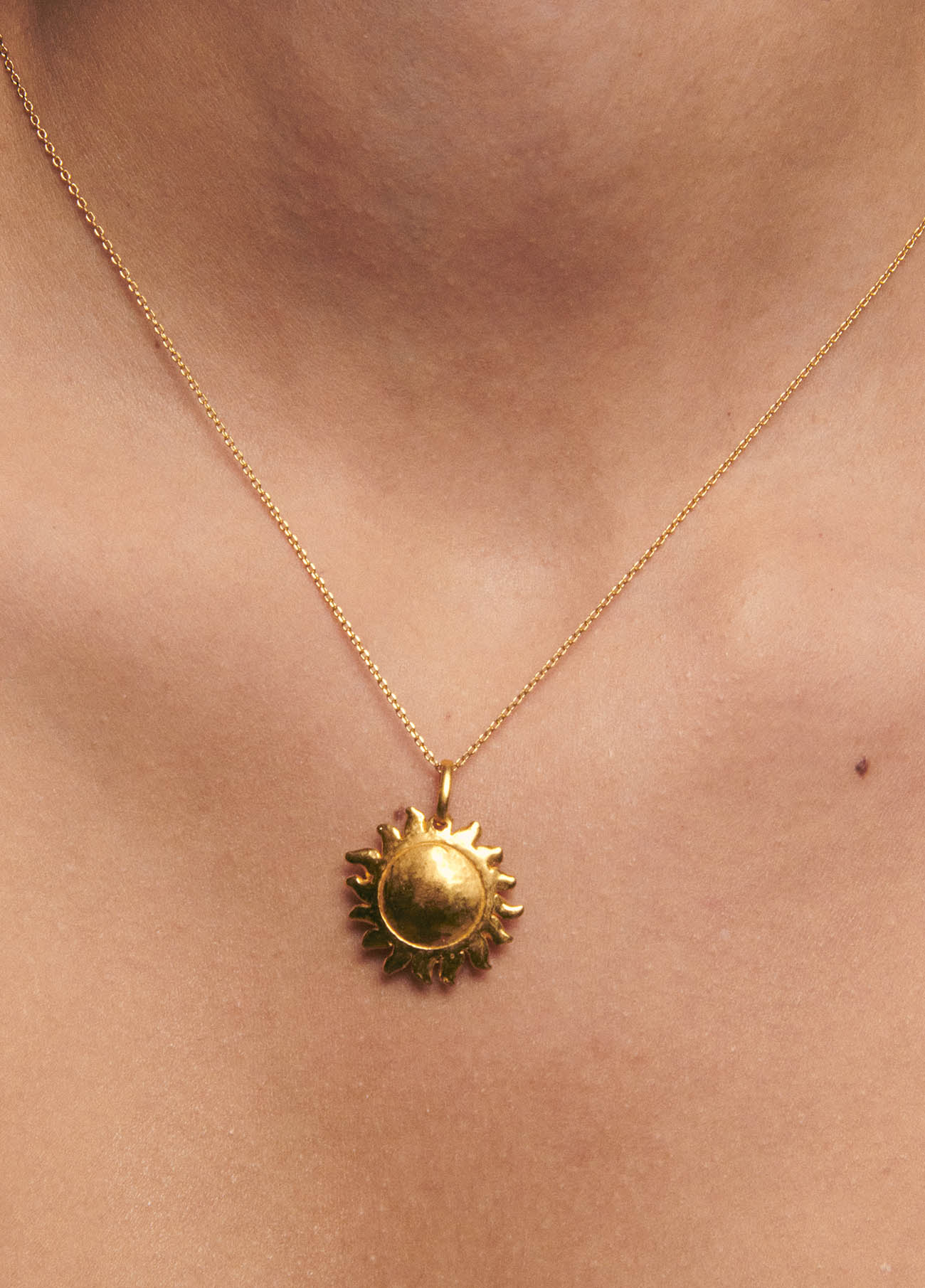 Ajhaja Schmuck Kette Sonne Vergoldet