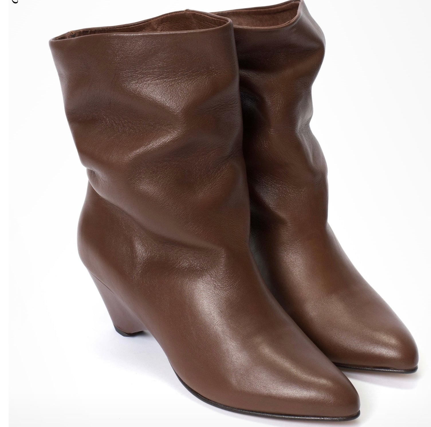 Anonymous Copenhagen- Vully 50 Triangle Soft Calf Chocolate