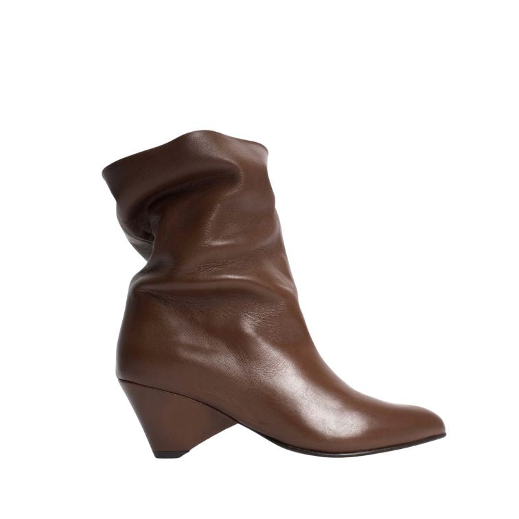 Anonymous Copenhagen- Vully 50 Triangle Soft Calf Chocolate