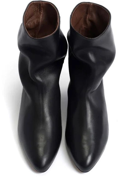 Anonymous Copenhagen Vully 20 – schwarze Lederstiefelette mit 20 mm Absatz, handgefertigt in Portugal