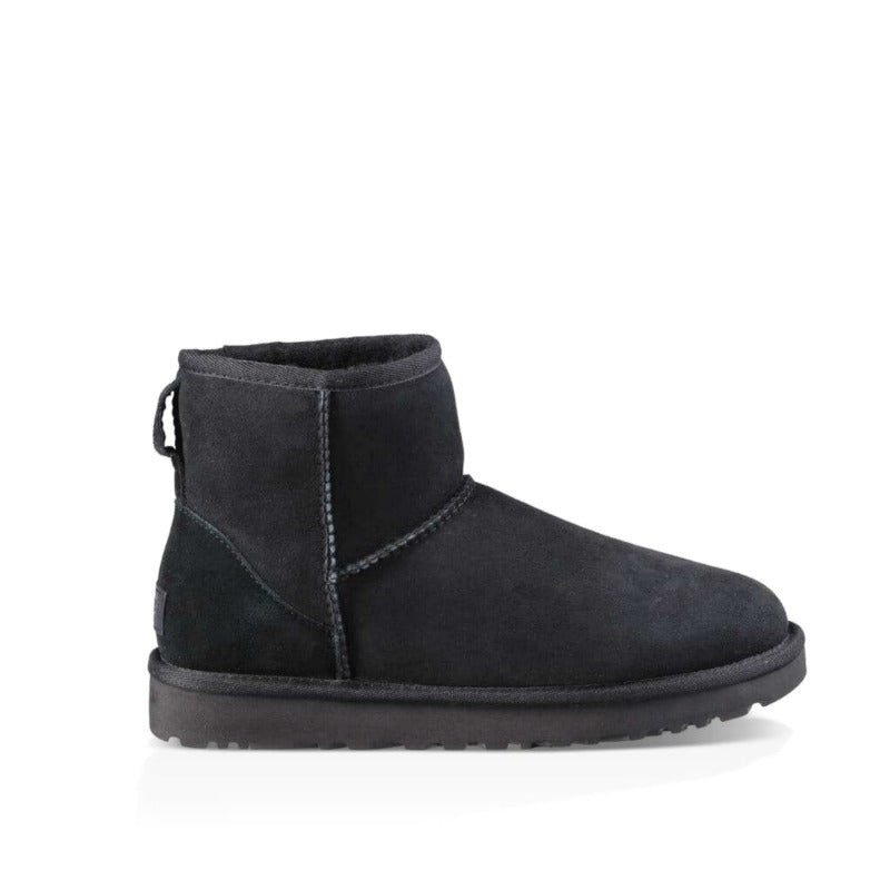 UGG Classic Mini II Boot Damen Schwarz – kurzer Winterstiefel mit Lammfellfutter und wasserabweisendem Suede