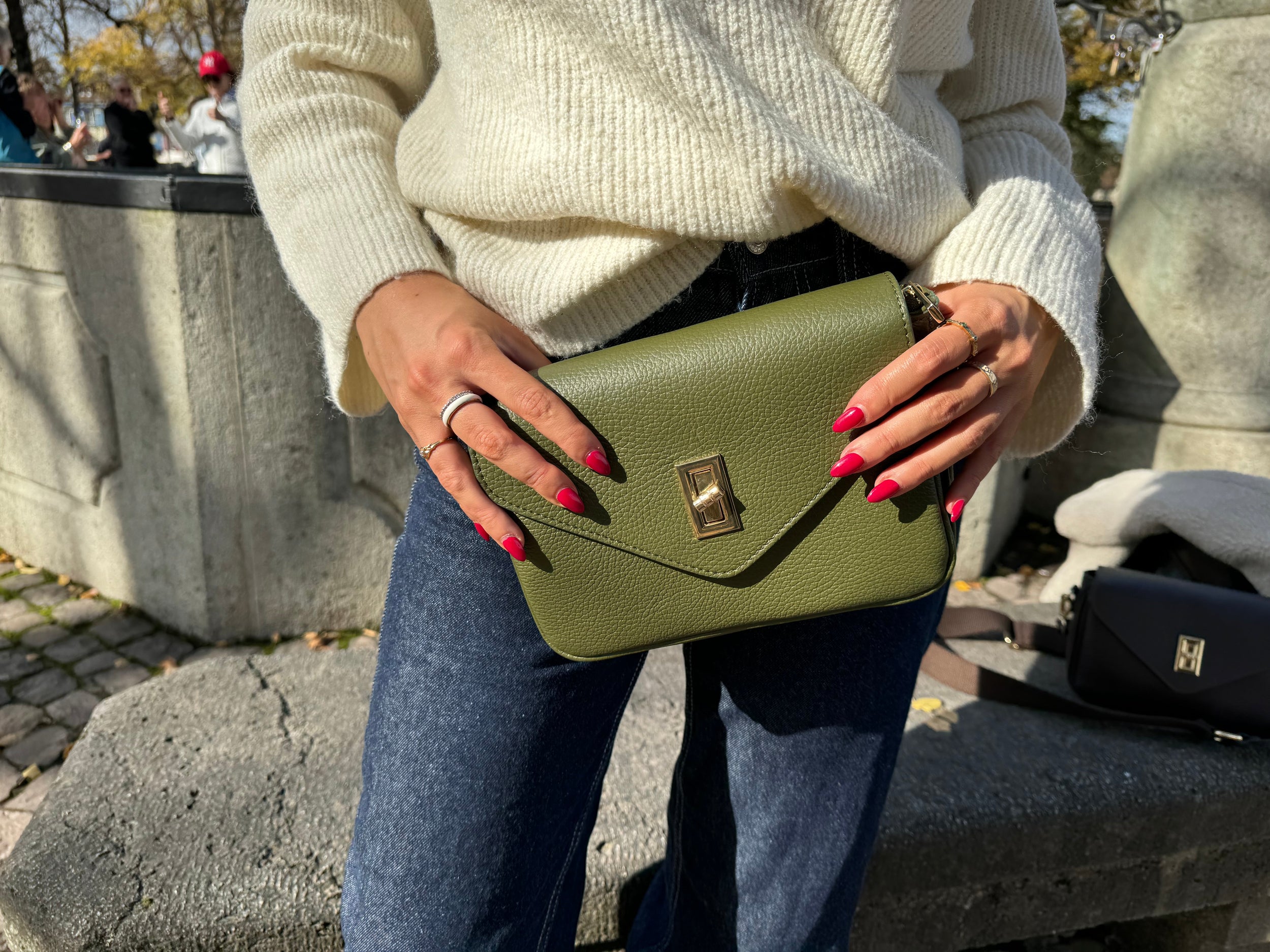 Mina Umhängetasche Leder in 7 Farben