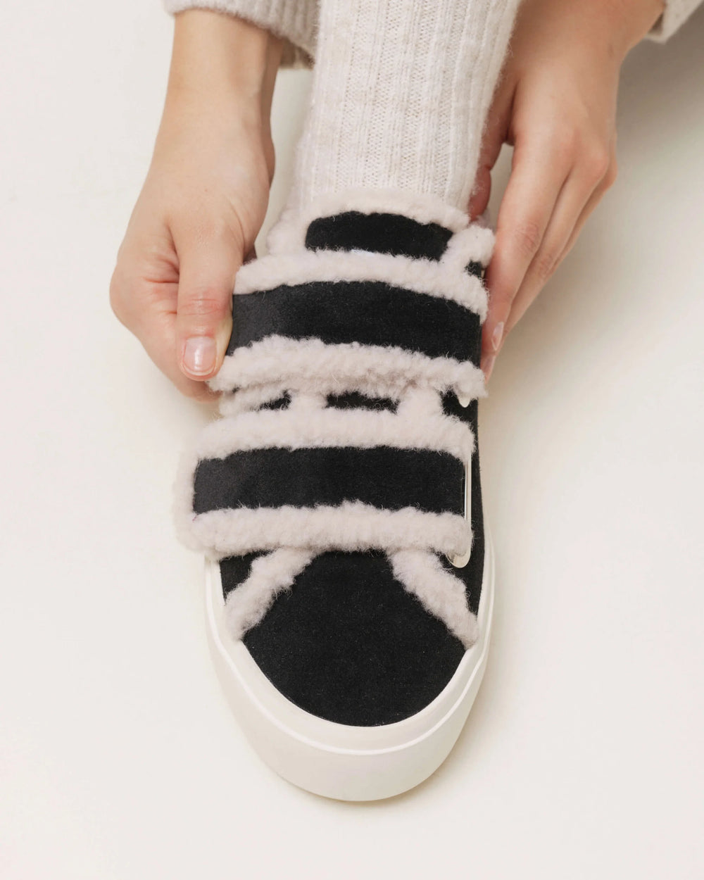 INUIKII - Shearling Low Velcro Black