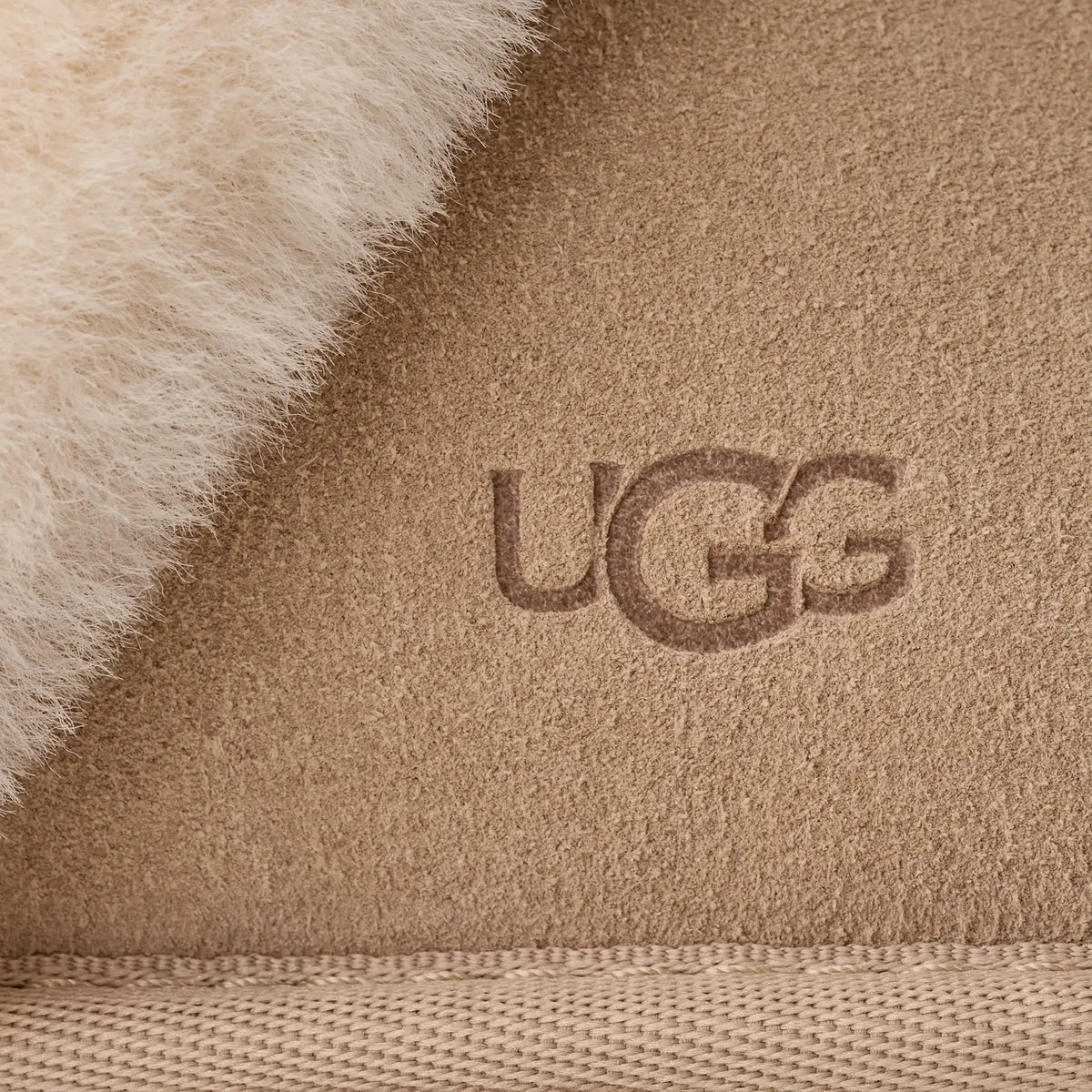 UGG - Scuffette II Hausschuh Sand