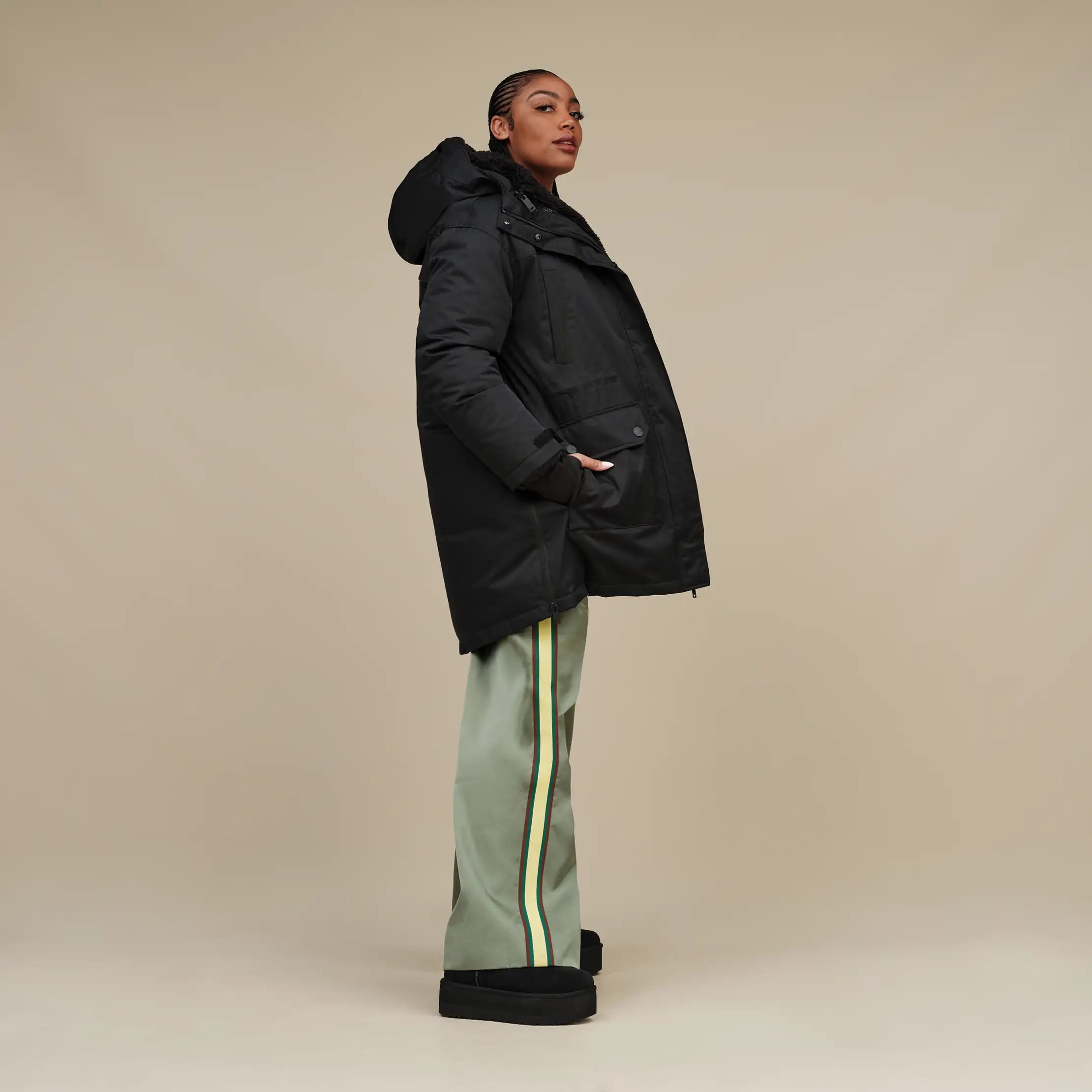 UGG - Plateau Classic Ultra Mini Boots Black Outfit Damen