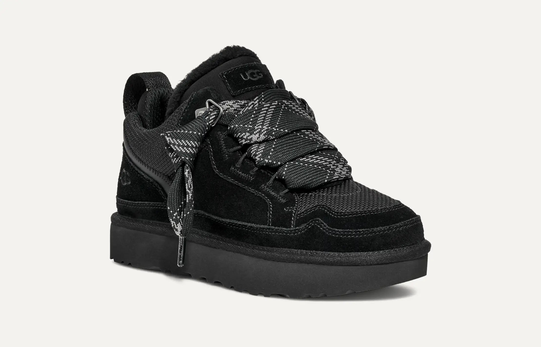 UGG Lowmel Sneaker – Detailaufnahme Obermaterial & zweifarbige Schnürsenkel