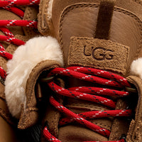 Ugg Adirondack Boot mit roten Schnürsenkel