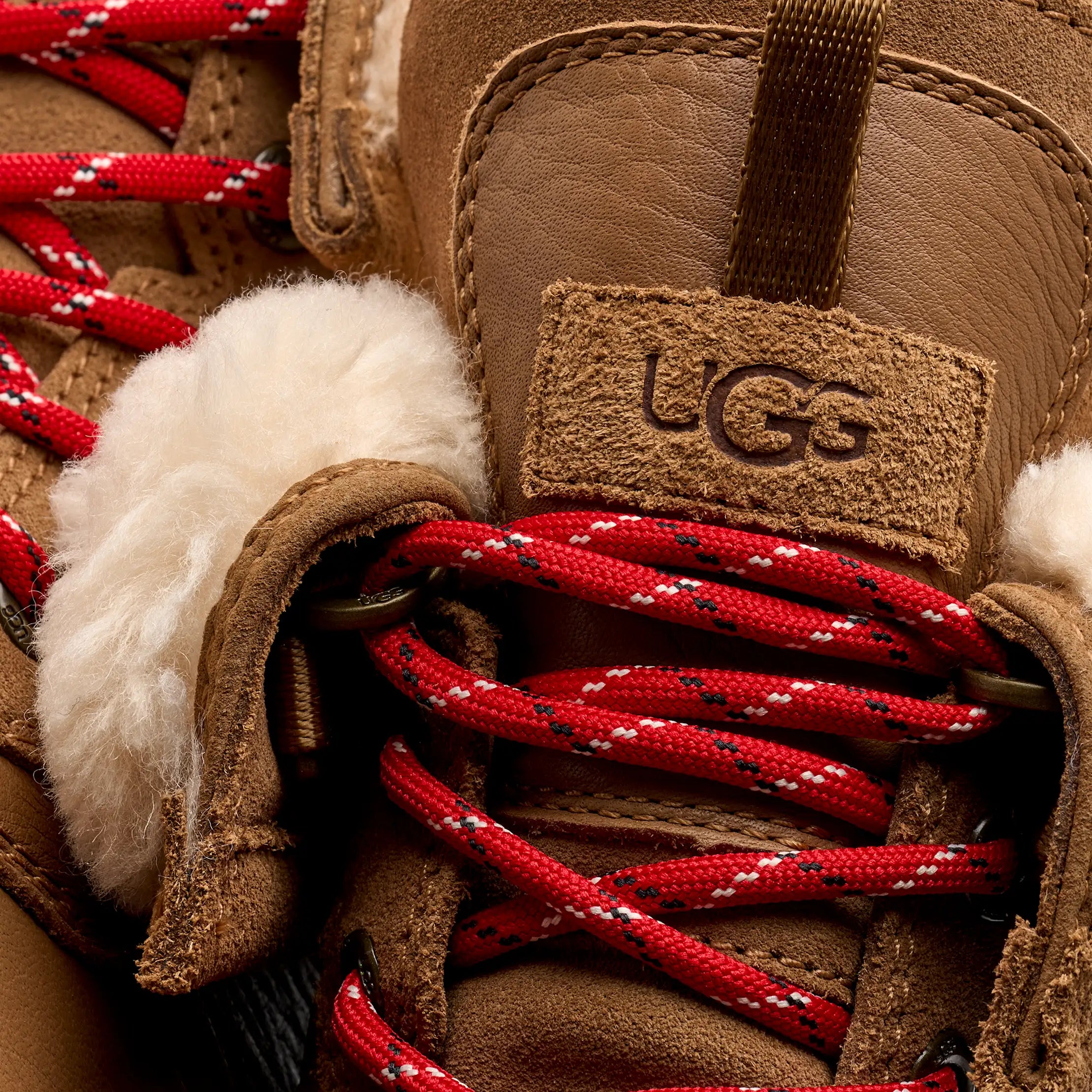 Ugg Adirondack Boot mit roten Schnürsenkel
