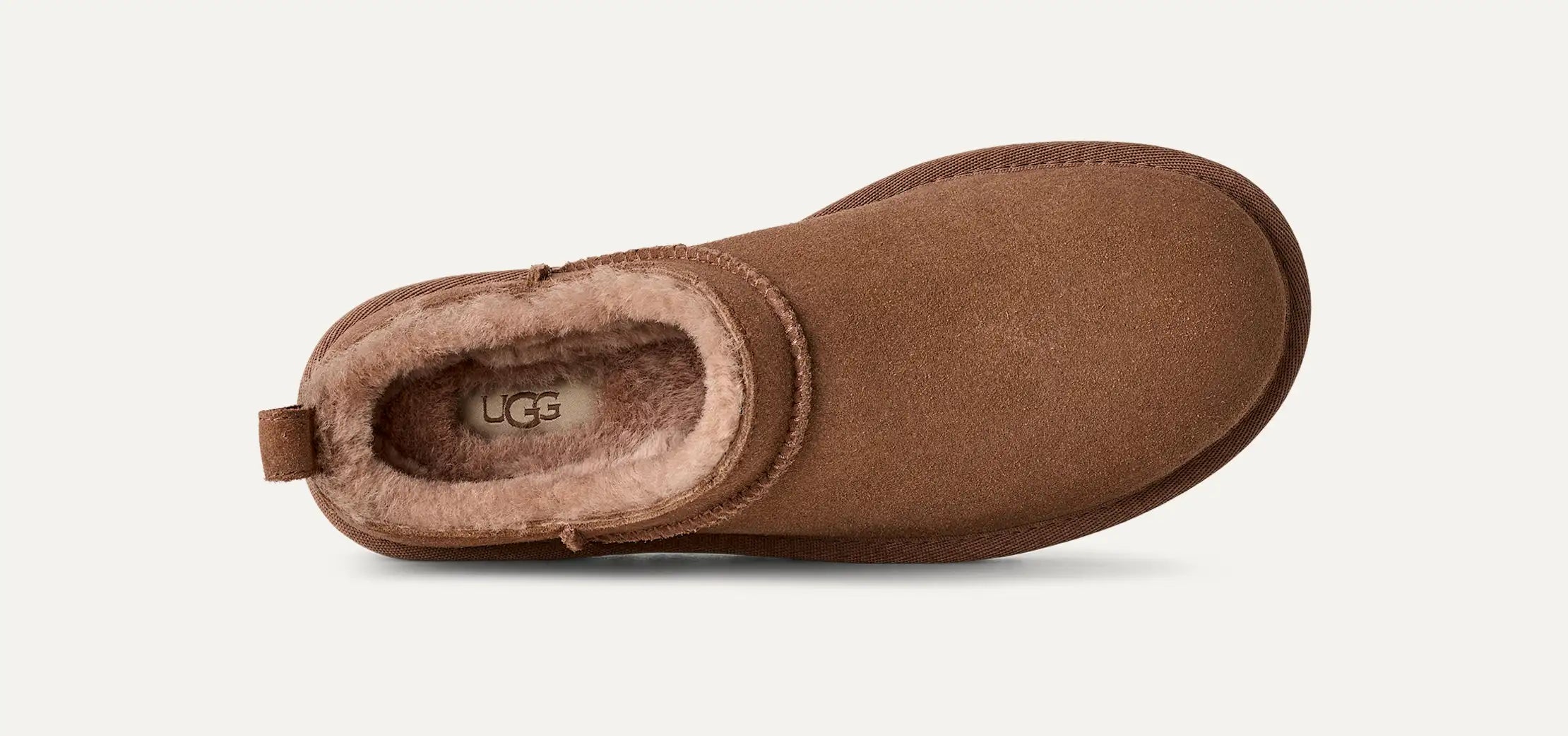 UGG® Classic Micro Boot Farbe Braun - Niedrig geschnittener Winterboot mit Lammfellfutter - Innenansicht