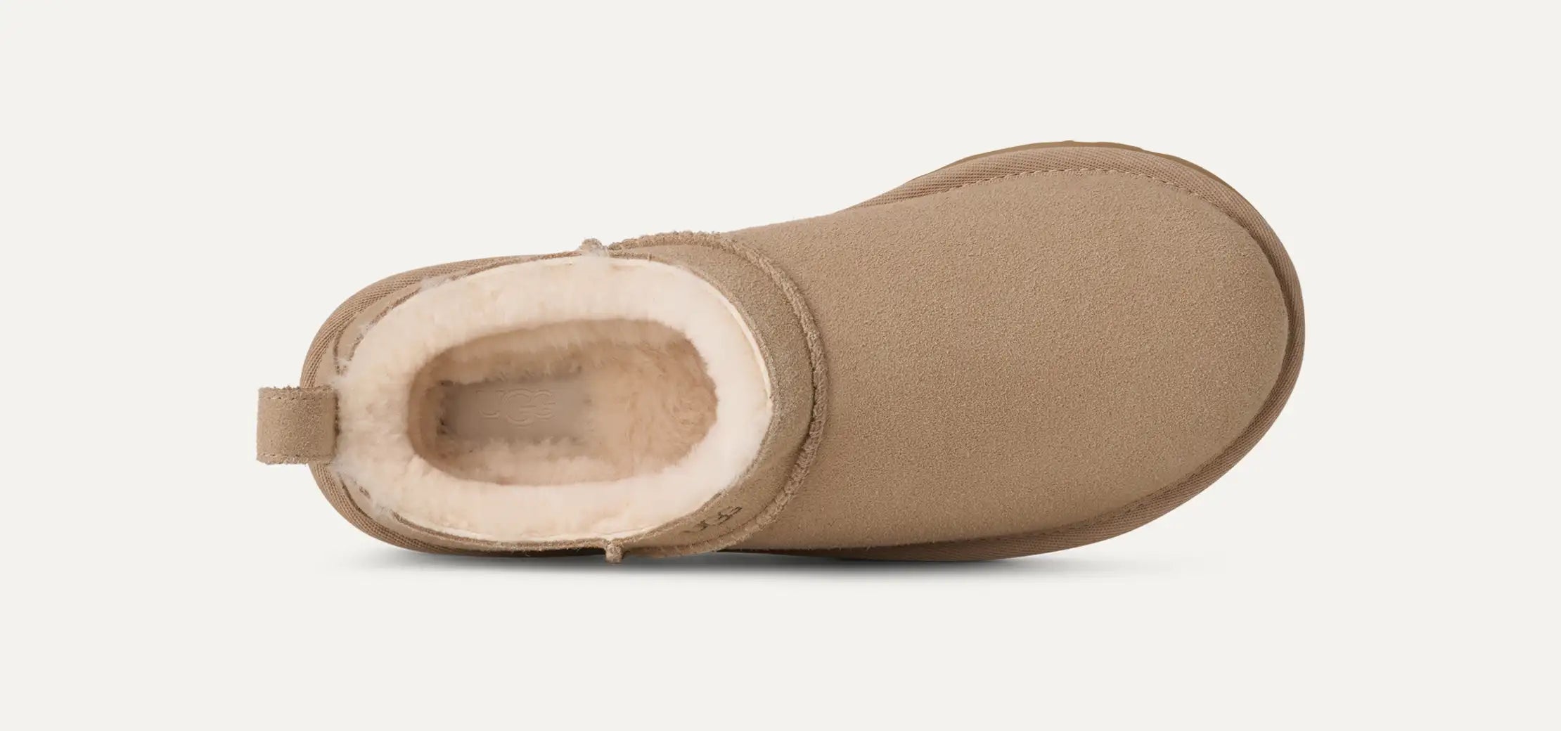 UGG® Classic Micro Boot Farbe Sand - Niedrig geschnittener Winterboot mit Lammfellfutter - Innenansicht