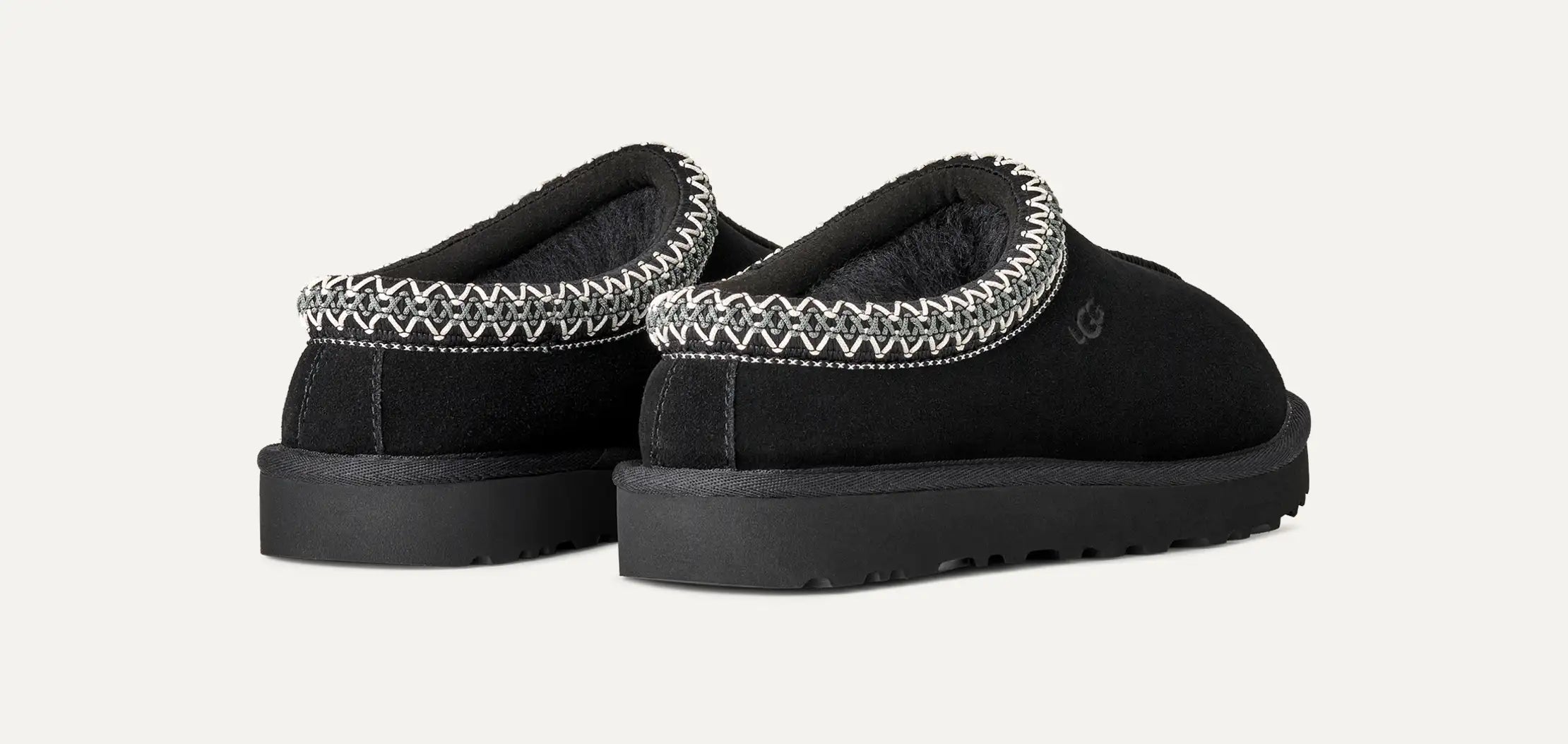 Hintenansicht der UGG Tasman II Hausschuhe in Schwarz d