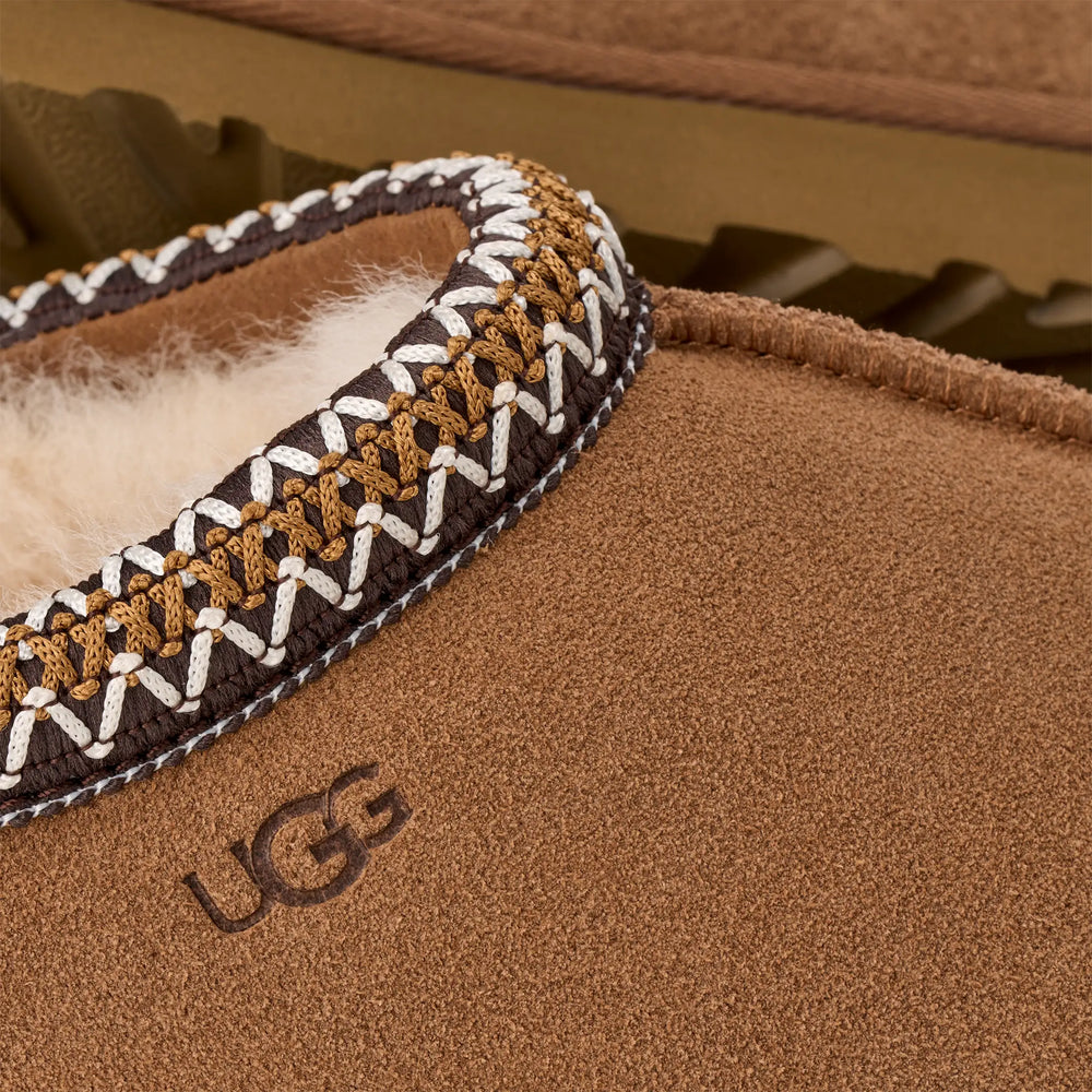 UGG Detailaufnahme der UGGbraid™ Ziernaht am Tasman II Hausschuh