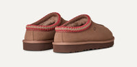 UGG Tasman II Hausschuh Braun mit roter Naht Rückansicht – stylische Hausschuhe für Damen