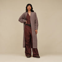 UGG Tazz II – Suede-Slipper mit Lammfell-Futter in Dunkelbraun Outfit Idee