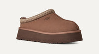 UGG® Tazz II  Seitenansicht Suede-Slipper mit Lammfell-Futter in Braun