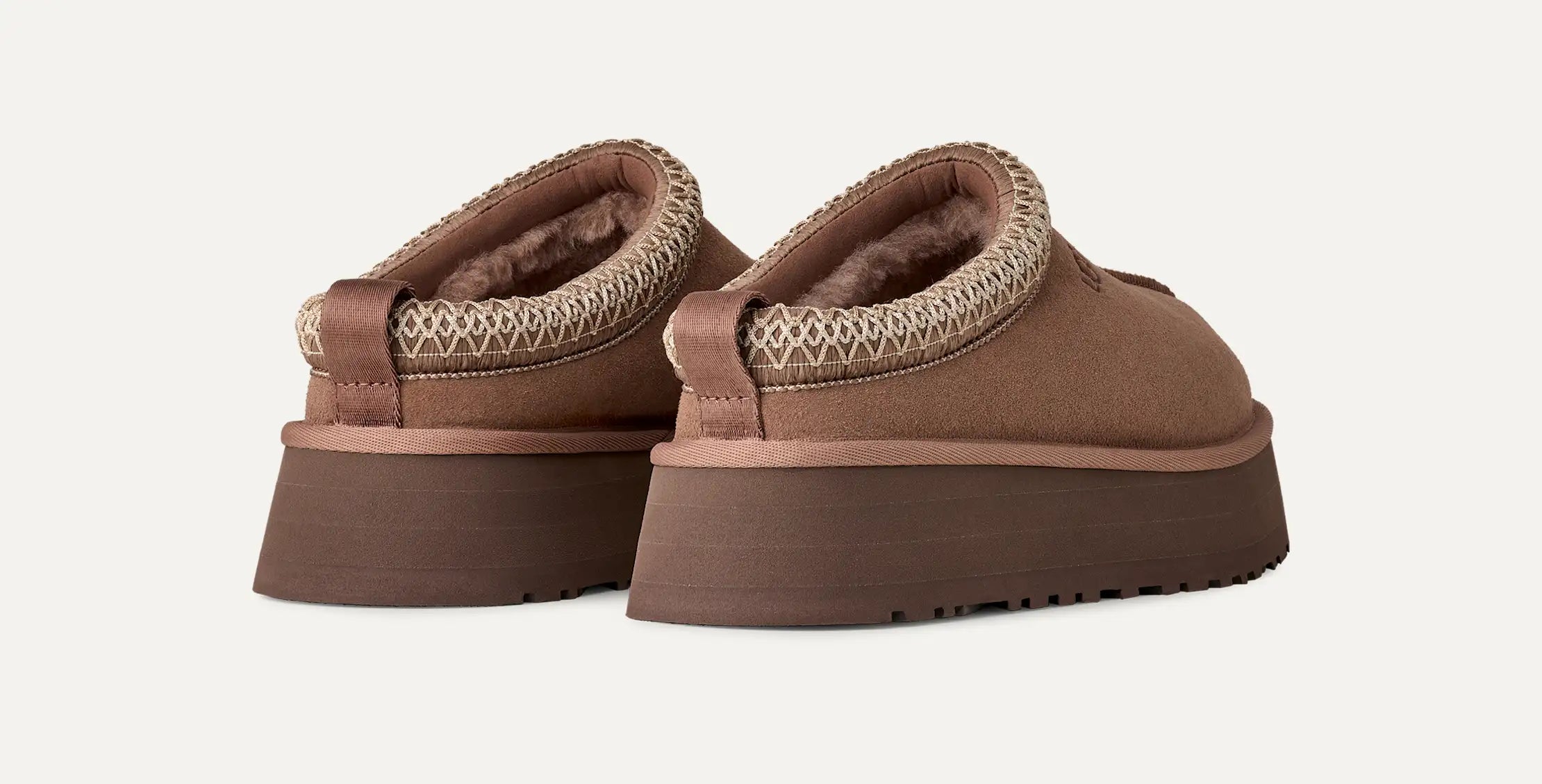 UGG® Tazz II – Suede-Slipper mit Lammfell-Futter in Braun Hintenansicht
