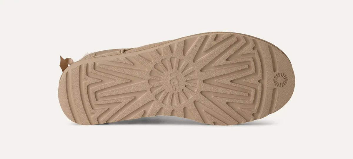 UGG Ultra Mini Bailey Bow Sand – Boot mit Satinschleife