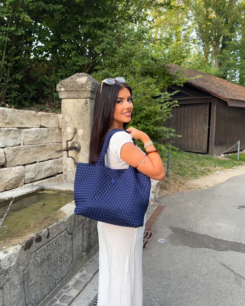 Twist Neoprene Bag Medium Navy