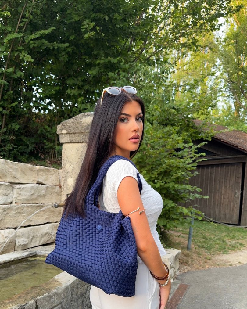 Twist Neoprene Bag Medium Navy