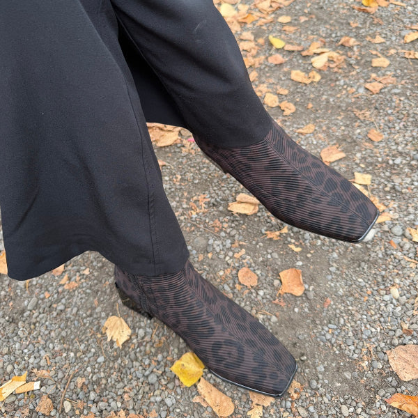 Gioseppo Elastische Stiefeletten mit Leo-Print – Grau/Schwarz