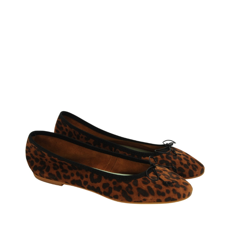 Lederballerinas mit Leopardenmuster
