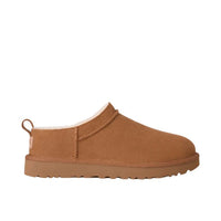 UGG® Classic Micro Boot – Niedrig geschnittener Winterboot in Chestnut mit Lammfellfutter