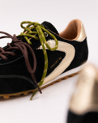 Schwarzer 0-105 ASTRA Sneaker mit goldenen Lederdetails und mehrschichtiger Sohle