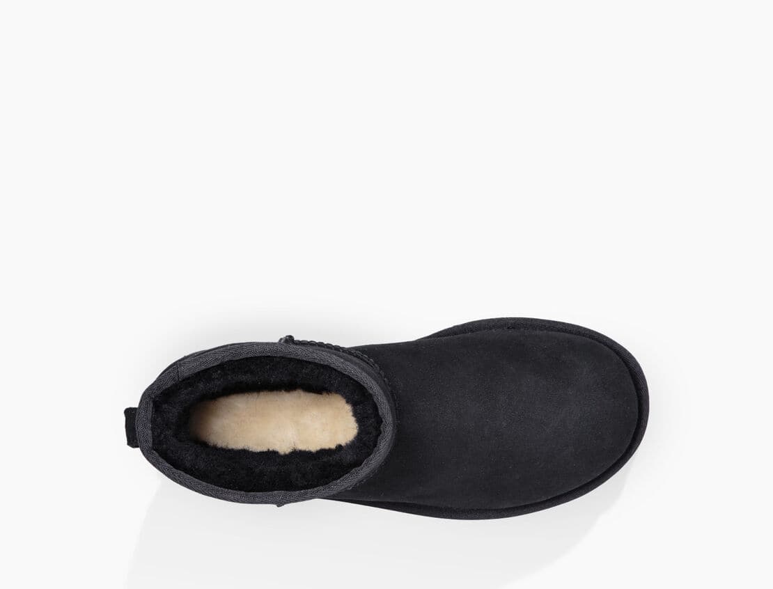 UGG Classic Mini II Boot Sand – Innenansicht mit ultra-weichem Innenfell